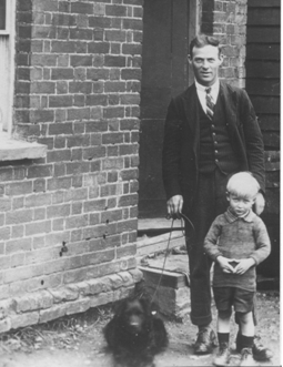 1926-circa-Les-Swain-aged-4-with-Uncle-Bill-Cox-and-Peter-the-dog-Closeup